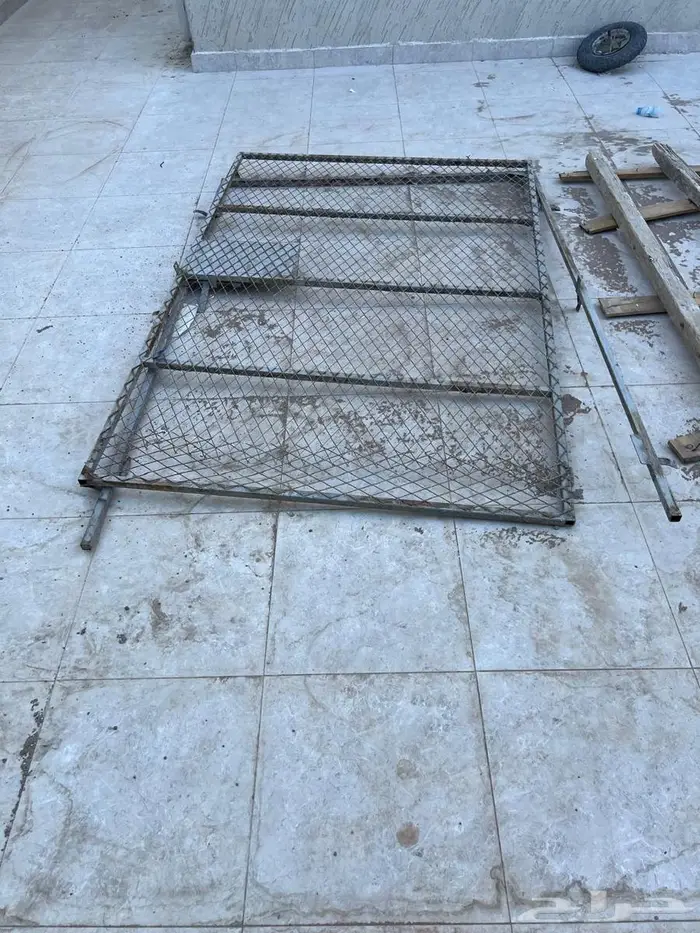 سياج زنك وثلاثة ابواب بقلاوة حديد للبيع 1