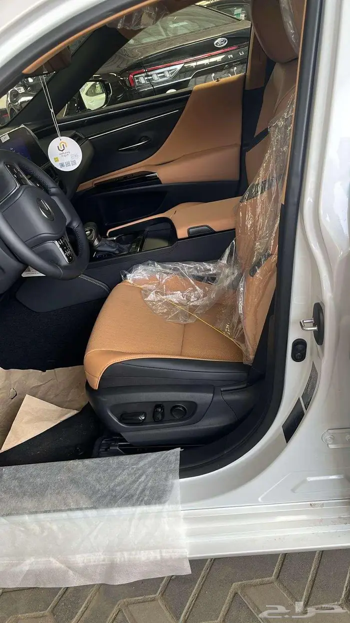 لكزس ES250 ستاندر 2025 كاش وبنك 6