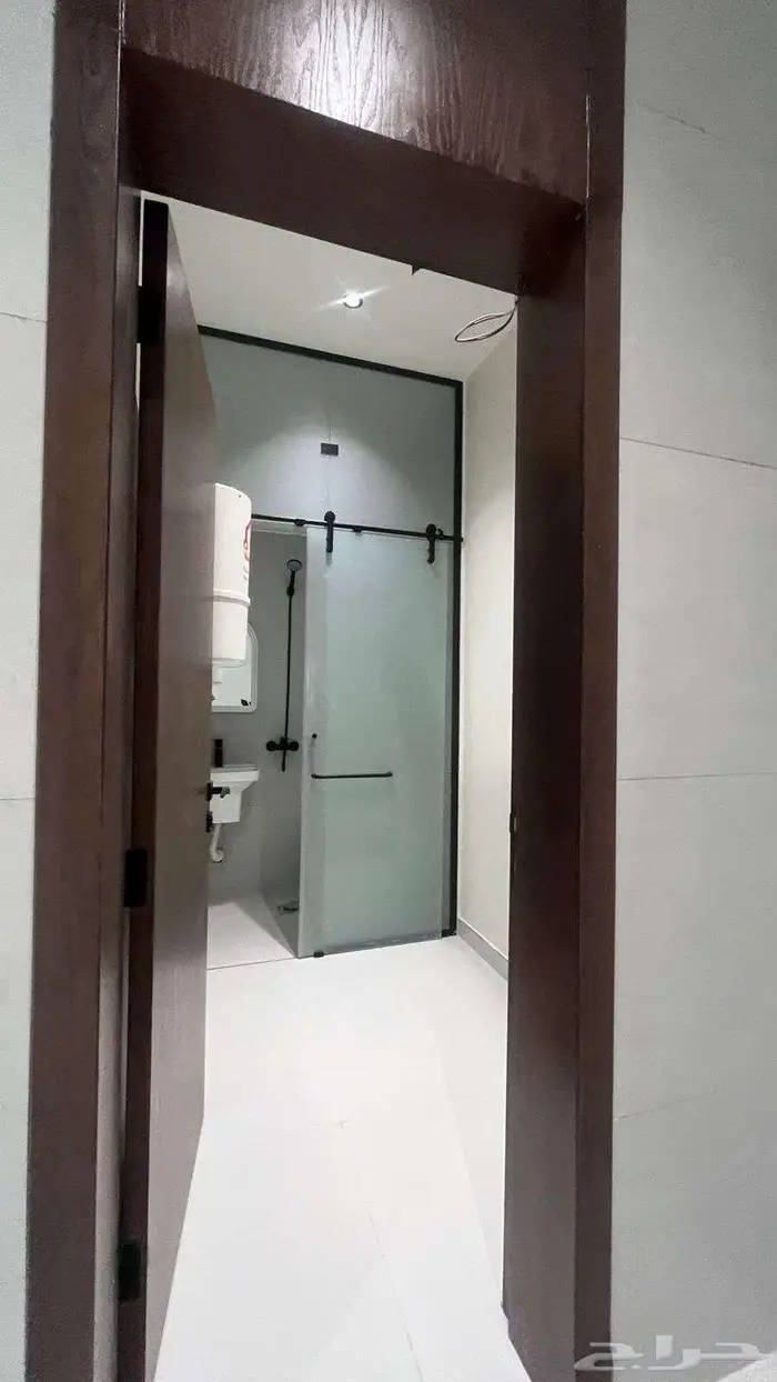 شقة 4 غرف تشطيب فندقي سمارت وبلكونة 24