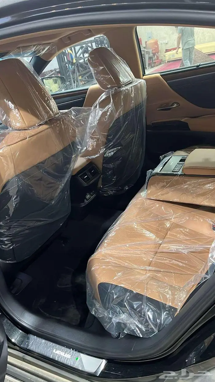 لكزس اى اس 350 سى سى 2025 اسود بنزين 7