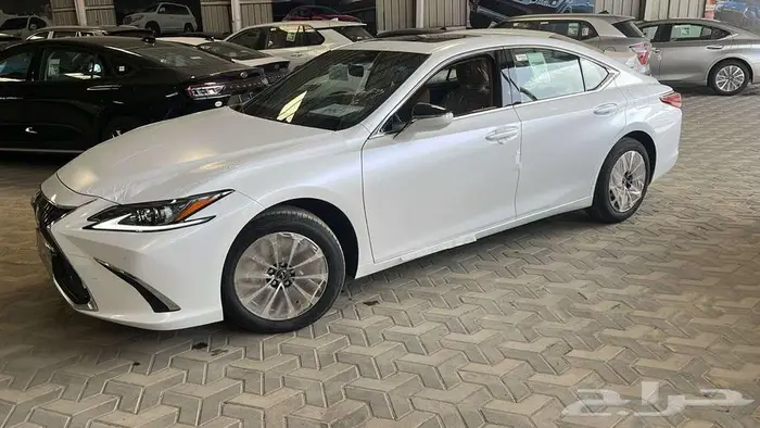 لكزس ES250 ستاندر 2025 كاش وبنك 3