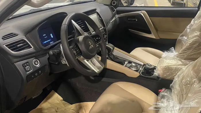 ميتسوبيشي مونتيرو نص فل موديل 2025 بنزين 8