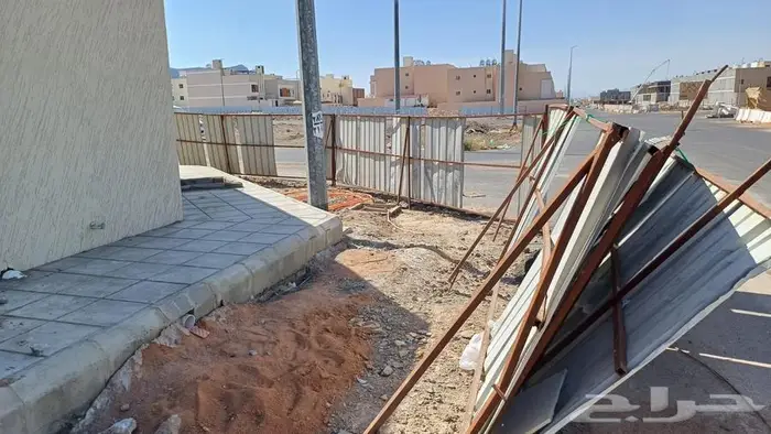 سياج زنك وثلاثة ابواب بقلاوة حديد للبيع 10