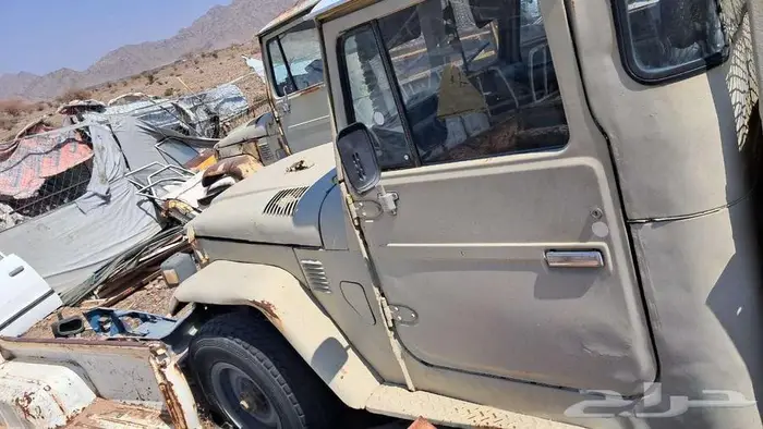 للبيع قطع جيب شاص قديم من مديل 84 وتحت 44