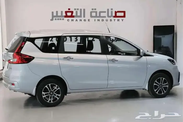 سوزوكي ارتيجا فل موديل GLX 2025 4