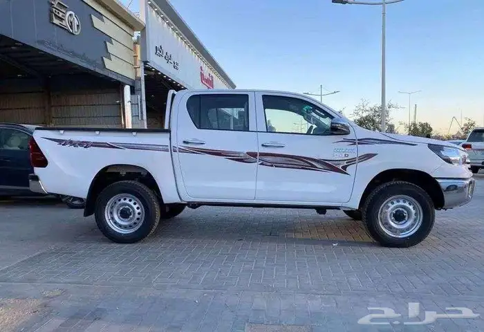 تويوتا هايلوكس غمارتين GL2 4 4 عادي ديزل 2025 5
