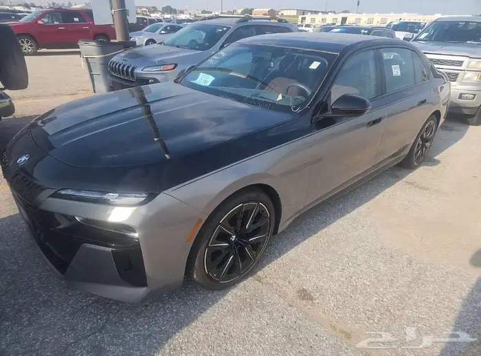 BMW 760i xDrive 2024 لونين أعلى مواصفات 0