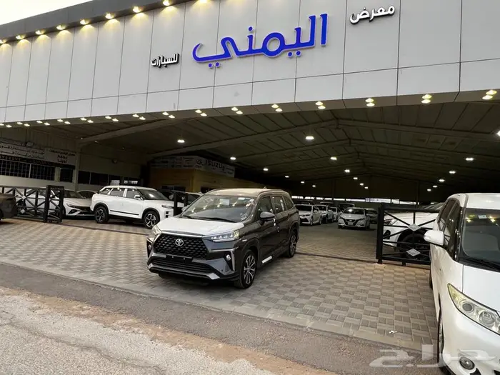 تويوتا - فيلوز الموديل 2025 جديده اللون رمادي ورصاصي واسود 3