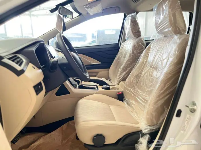 ميتسوبيشي اكسباندر 2025 ابيض 4
