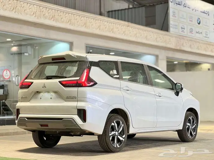 ميتسوبيشي اكسباندر 2025 ابيض 6
