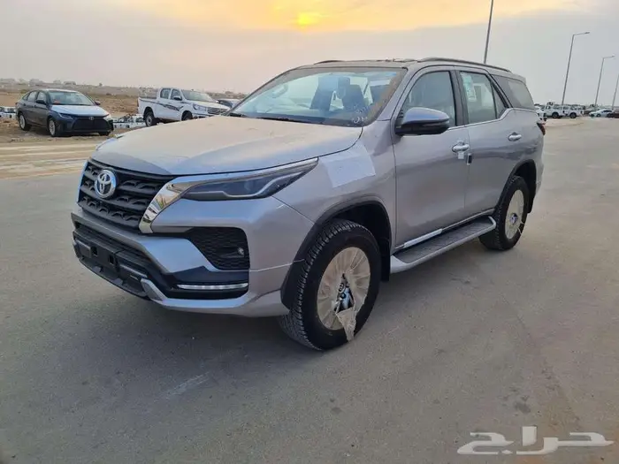 تويوتا فورشنر VX3-S فل الفل بنزين 2025 سعودي 1