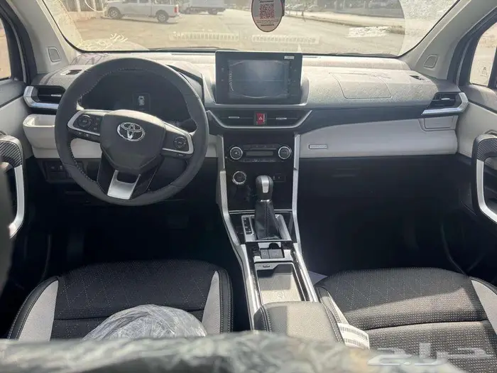 تويوتا فيلوز رصاصى فاتح 1500 cc موديل 2025 5