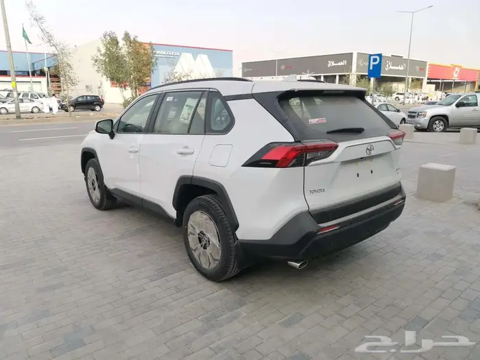 تويوتا راف فور فتحة XLE بنزين 2025 3