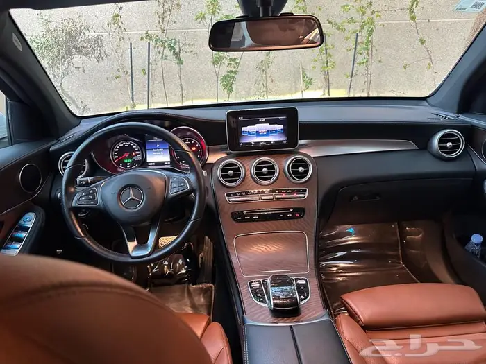 للبيع مرسيدس GLC 250 موديل 2019 5