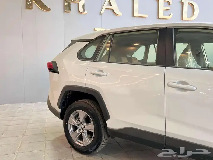 تويوتا راف فور LE دفع امامي بنزين 2025 7