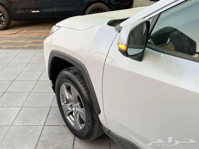 تويوتا راف فور LE دفع امامي بنزين 2025 9