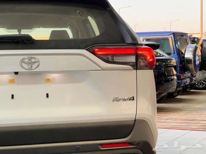 تويوتا راف فور LE دفع امامي بنزين 2025 8