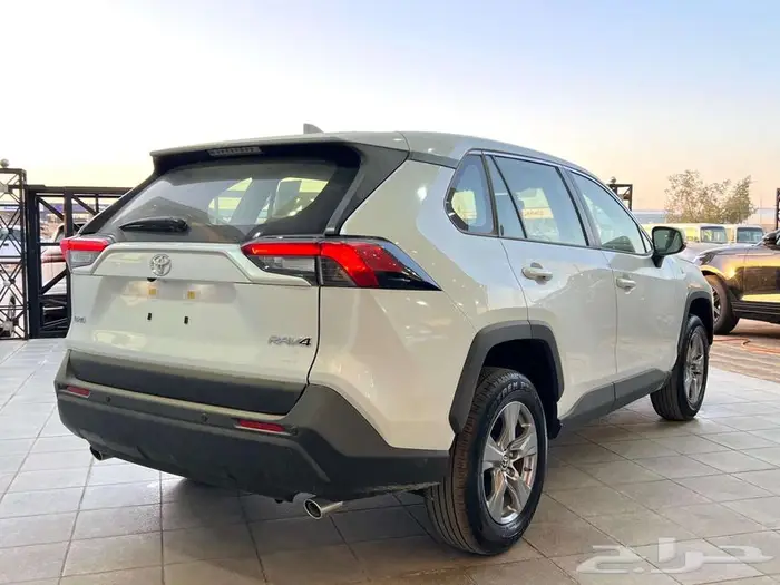 تويوتا راف فور LE دفع امامي بنزين 2025 1