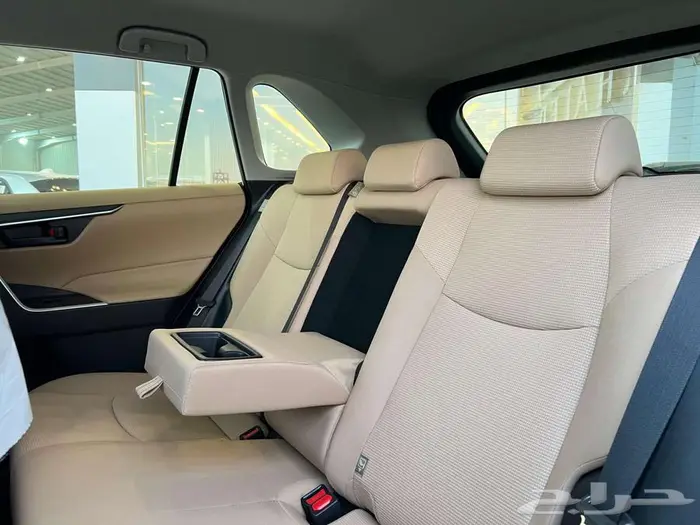 تويوتا راف فور LE دفع امامي بنزين 2025 2