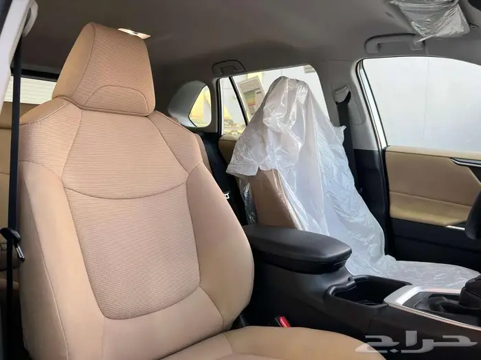 تويوتا راف فور LE دفع امامي بنزين 2025 3