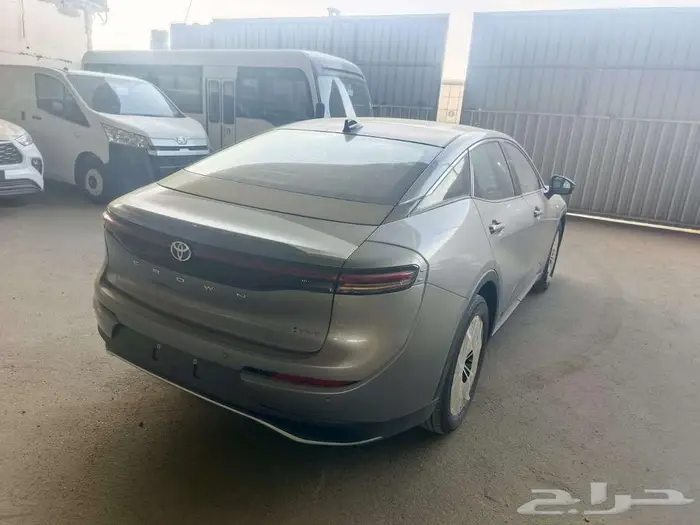 كراون برستيج رمادي هايبرد 2026 اقل سعر كاش واقساط 4