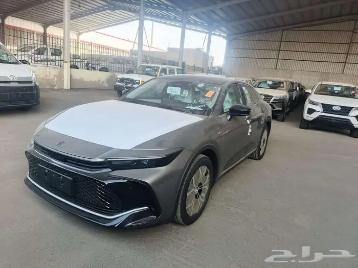 كراون برستيج رمادي هايبرد 2026 اقل سعر كاش واقساط 1