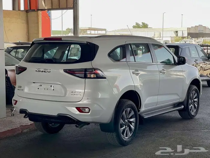 ايسوزو ام يو اكس 4X4 3.0 فل كامل 2024 كاش او تقسيط 3