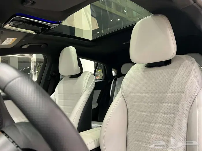 MERCEDRS GLC 200 4MATIC GCC 7