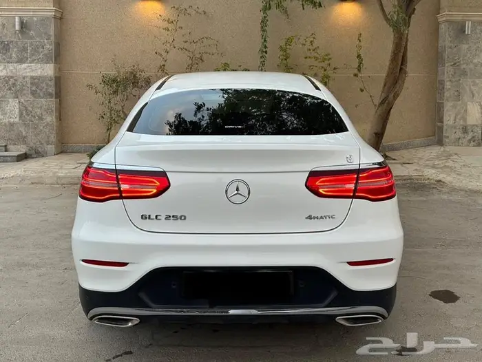 للبيع مرسيدس GLC 250 موديل 2019 3