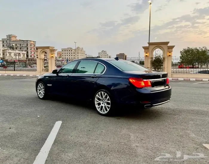 للبيع BMW 740 لارج نظيف تماما  2011 خالي المشاكل 25