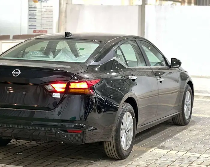 نيسان التيما نص فل واستندر لون اسود موديل 2025 3