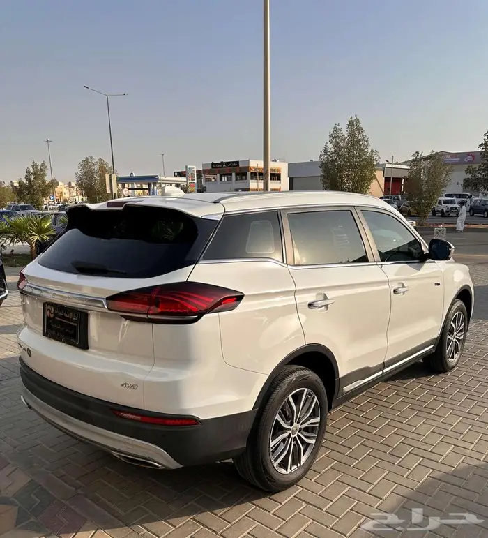 جيلي ازكارا 2022 32