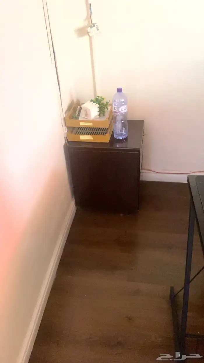 اثاث مكتبي نضيف وجوده 7 كراسي ومنهم2 كراسي مكتب جوده 9
