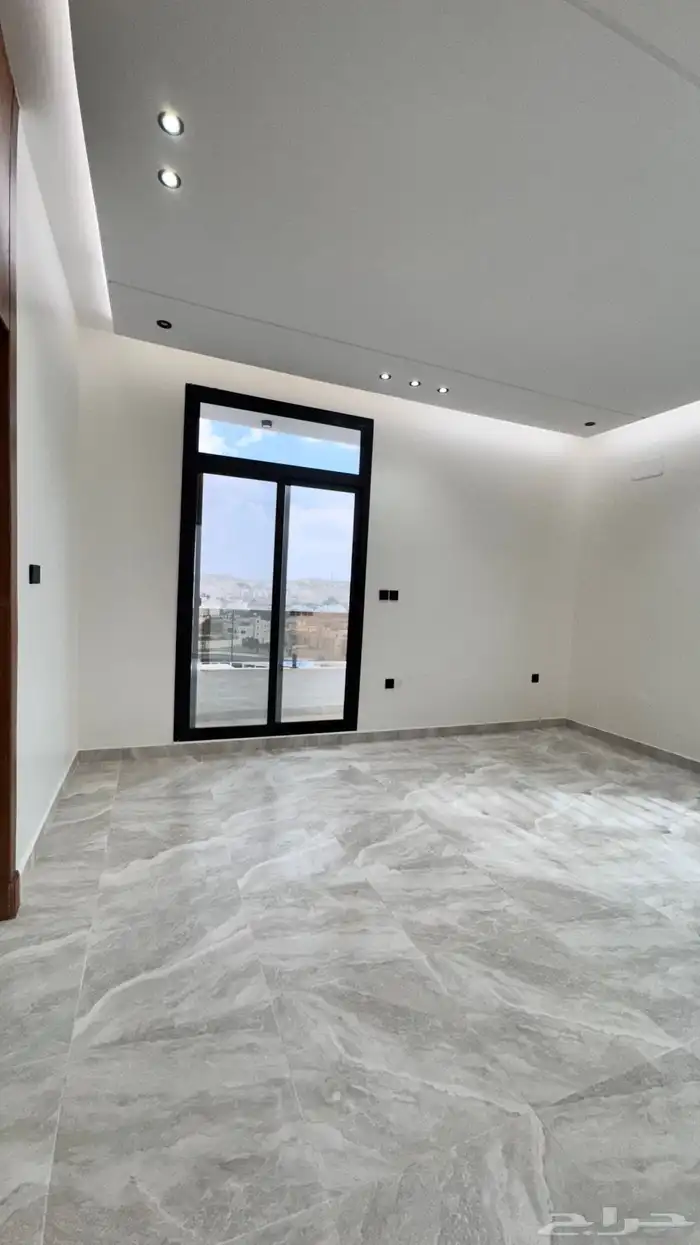 للبيع شقق ارضى وعلوي ابهامقابل المطار 470 الف فقط 13