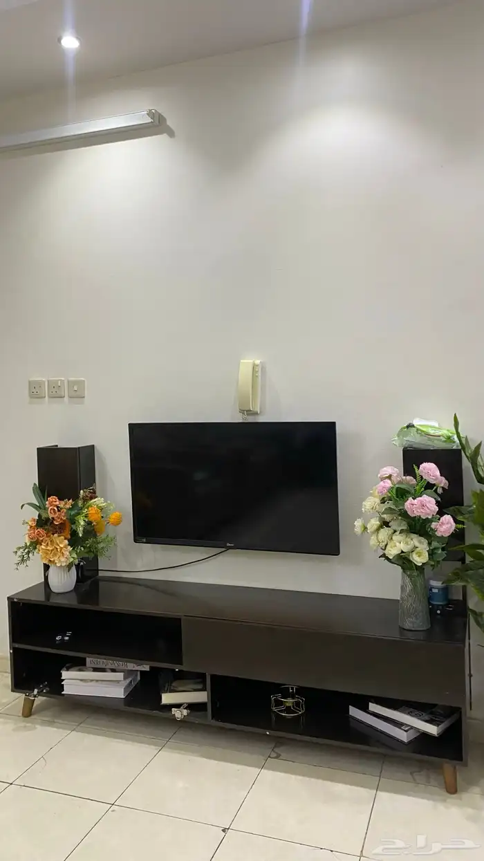 طاوله شاشه خشب السعر 100 ريال 0