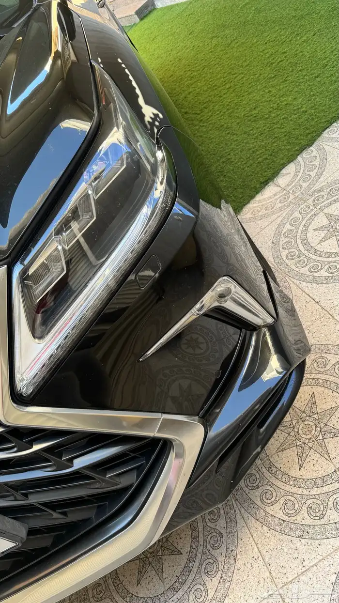 جيب لكزس اسود من داخل اف وايت شي فريد من نوعه للبيع 2