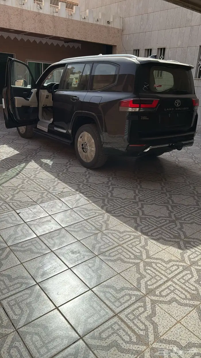 لاندكروزر 2025 L4 اسود جكسار سعودي 1