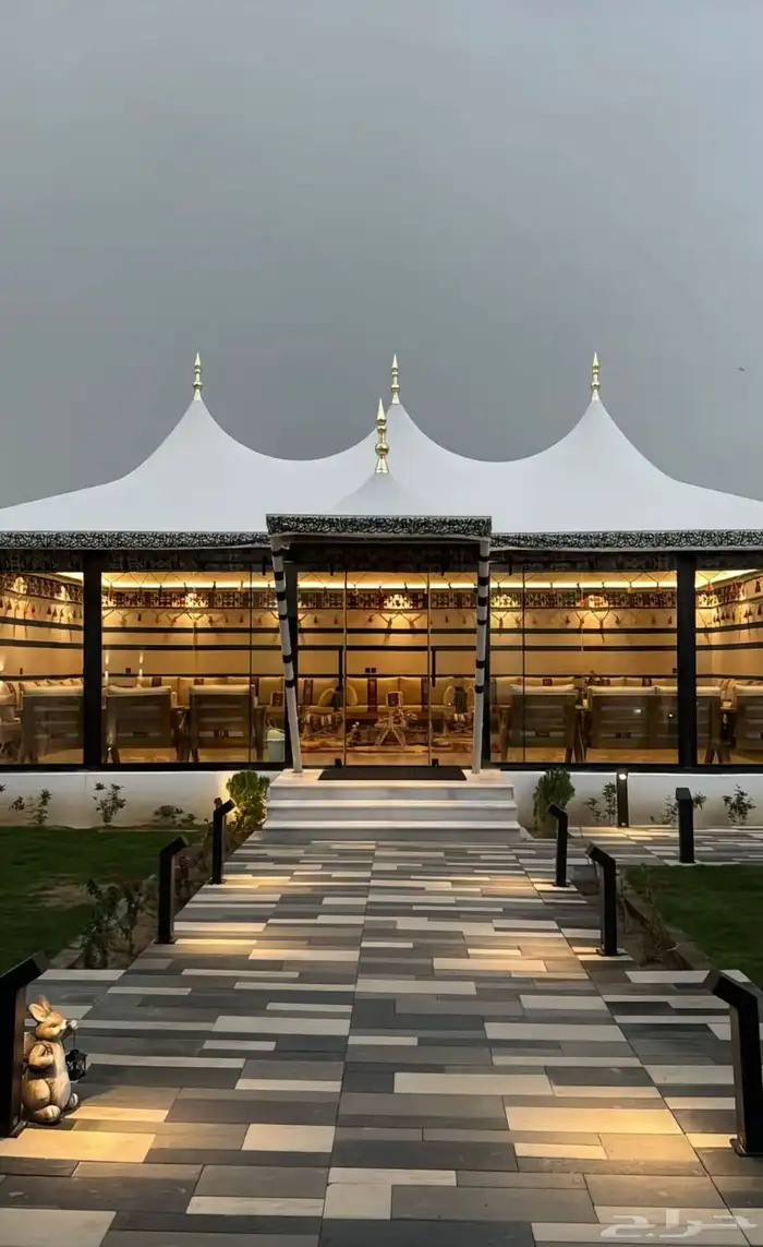خيام الصقور الملكية 0