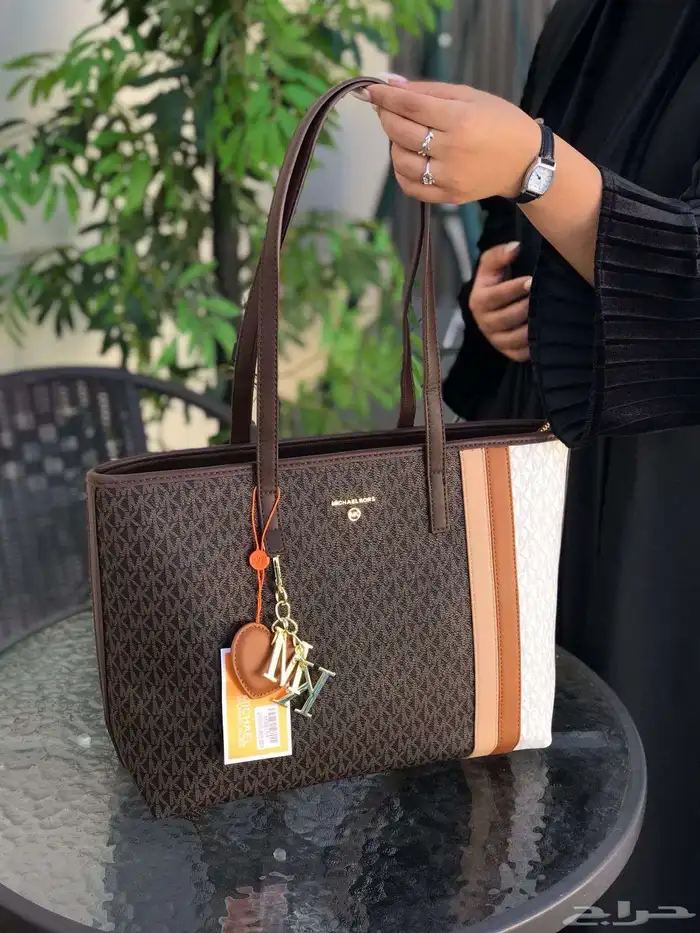 شوزات وشنط اديداس رياضيه ماستر فتنامي 23