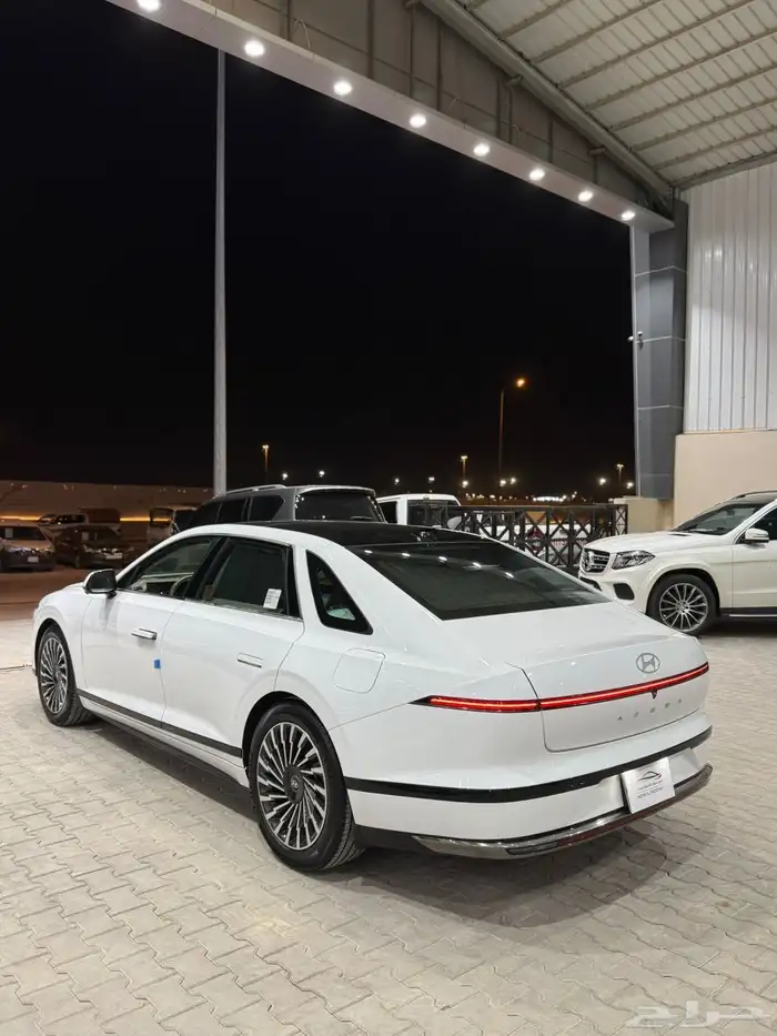هيونداي أزيرا - 2024 - كالجرافي فل كامل 6