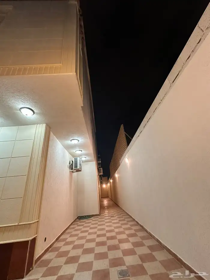 فيلا مع 3 شقق للبيع 2