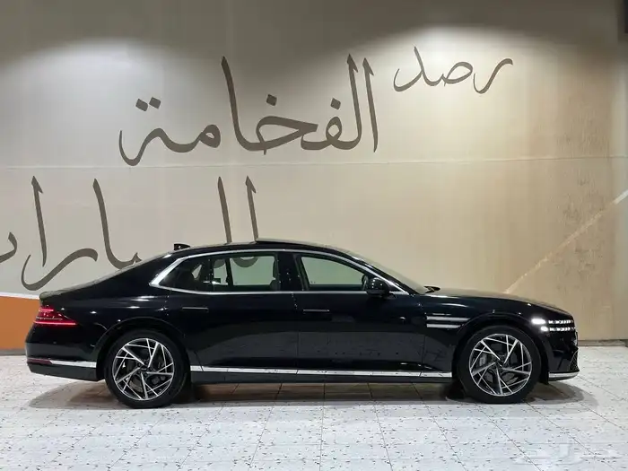 جينيسس G90 اسود 2023 . رصد الفخامة 13