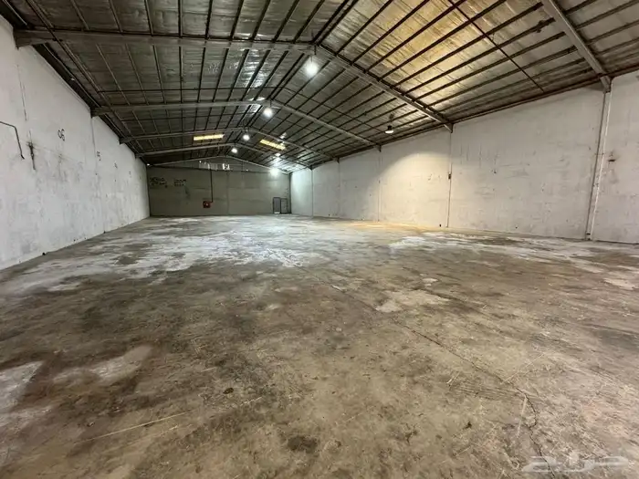 مستودع للإيجار مساحة 946 في العزيزية 2