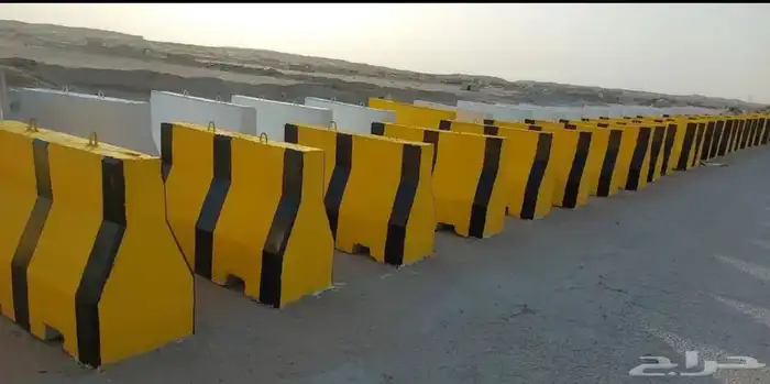 كراسي خرسانية احواض زهور سلات نفايات مصدات تجميلية بريكاست 65