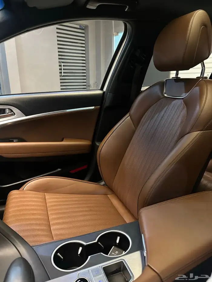 جينسس V6 G70 2020 32