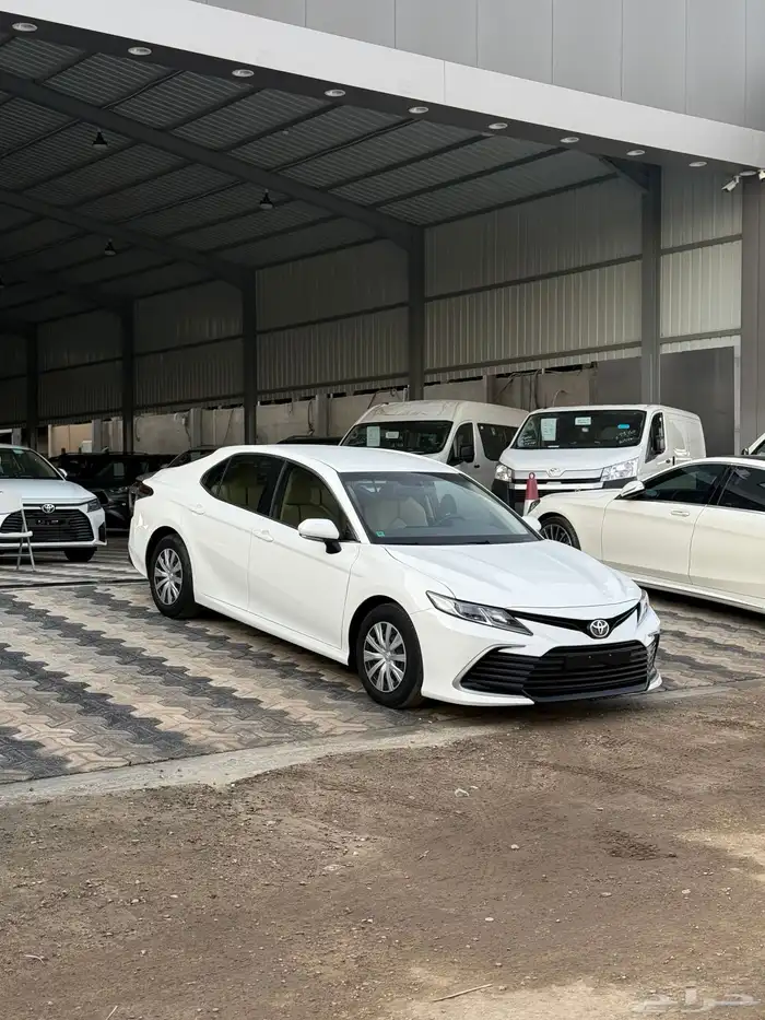 تويوتا كامري 2022 LE بنزين عداد 5804 فقط 2