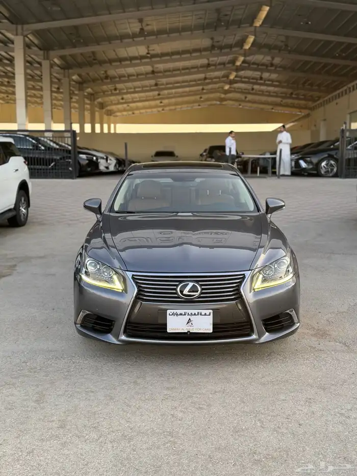 للبيع لكزس 2013 - LS460 - شورت بحالة الوكاله 0