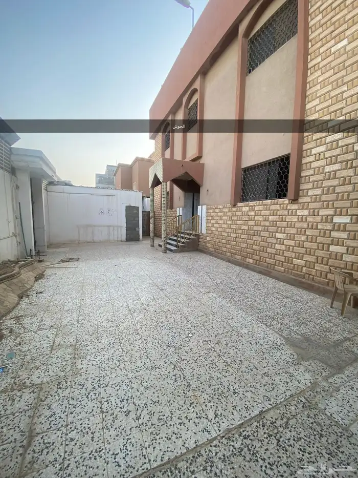 للبيع فيلا دور ارضي وشقتين حي السويدي 1