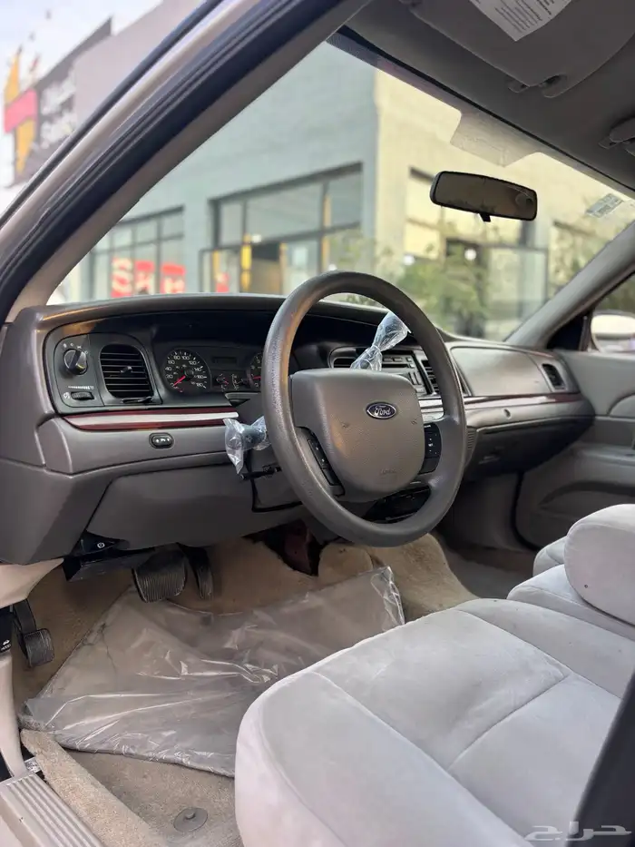 فورد كراون فكتوريا 2011 10