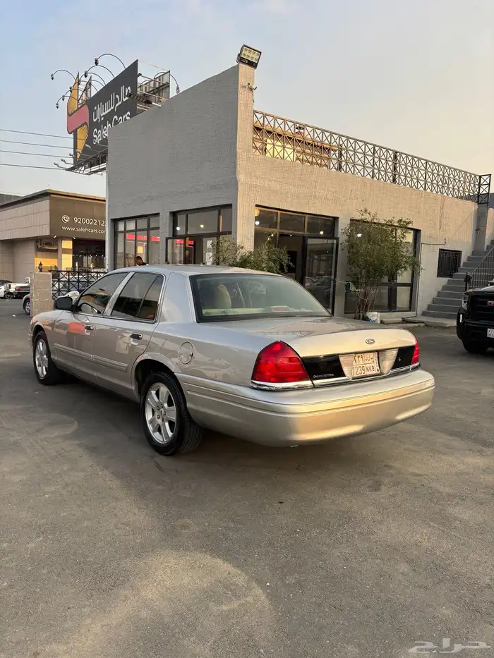 فورد كراون فكتوريا 2011 7